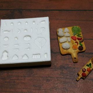 Khuôn nặn đồ ăn bằng đất sét dùng cho nhà búp bê dollhouse