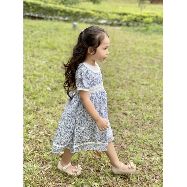 Váy Lennco hoa xanh cổ sen bé gái