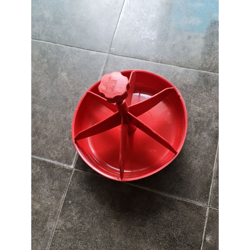 Máng Tập Ăn Cho Heo Con Nhựa 6 Cánh - Máng Tập Ăn Cài Sàn Cho Lợn Con 30cm