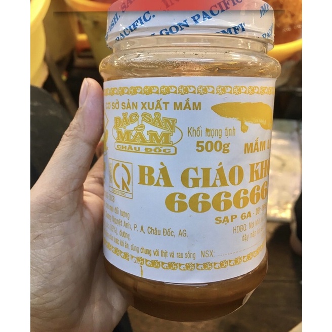 Mắm cá cơm hiệu Bà Giáo Khỏe hủ 500gr