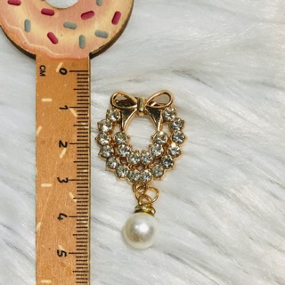 Cài áo nơ kèm hạt thả. kt 2 x 5cm