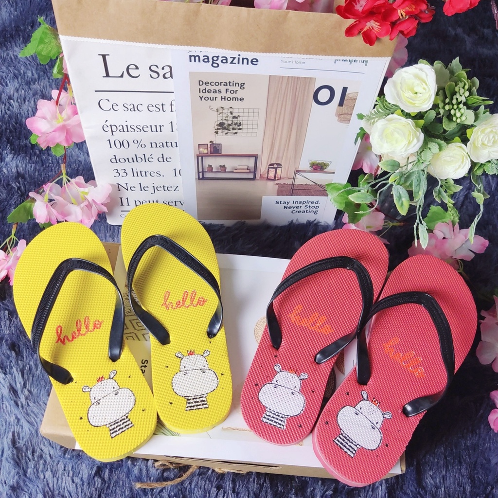 Dép xỏ ngón nữ phối 2 dây quai màu đỏ, vàng, dép nữ thời trang in Hello, thiết kế trẻ trung