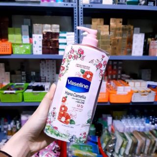 Sữa dưỡng thể Vasaline Hanna Camellia - phiên bản giới hạn