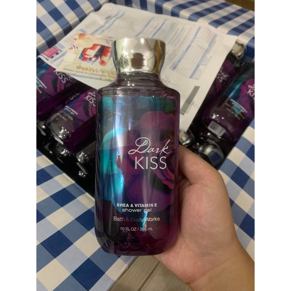 Sữa tắm Bath & Body Works Dark Kiss Shower Gel 295ml | BigBuy360 - bigbuy360.vn