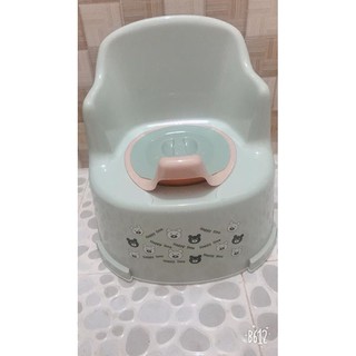 Bô vệ sinh tựa lưng cho bé
