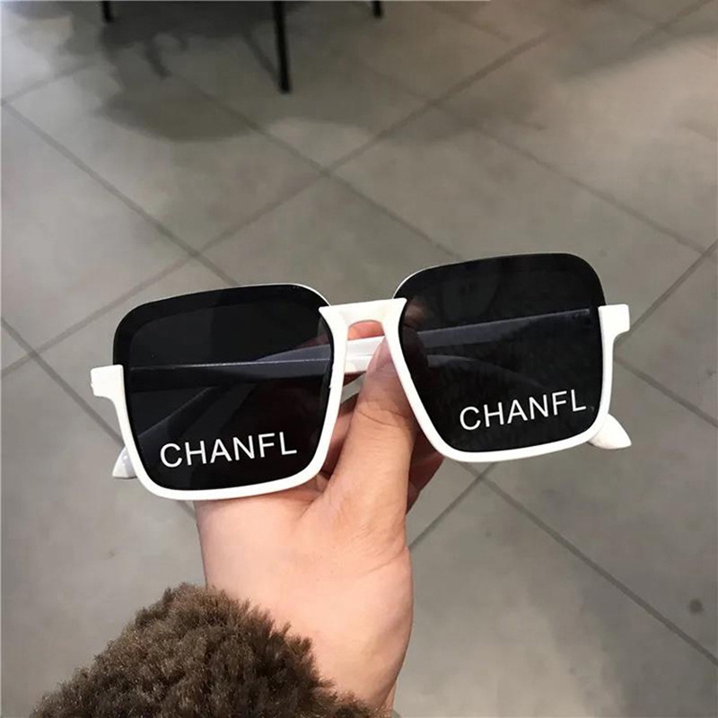 Kính mát gọng vuông phong cách sành điệu thời trang cho bé