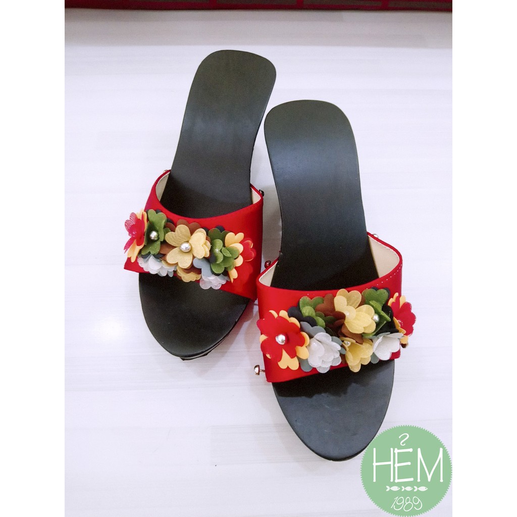 Guốc gỗ/ guốc mộc đế xuồng hoa văn lai vân 6 phân quai hoa