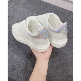 Giày domba hologram