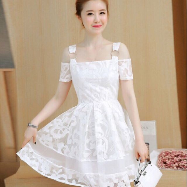 Đầm ren xòe