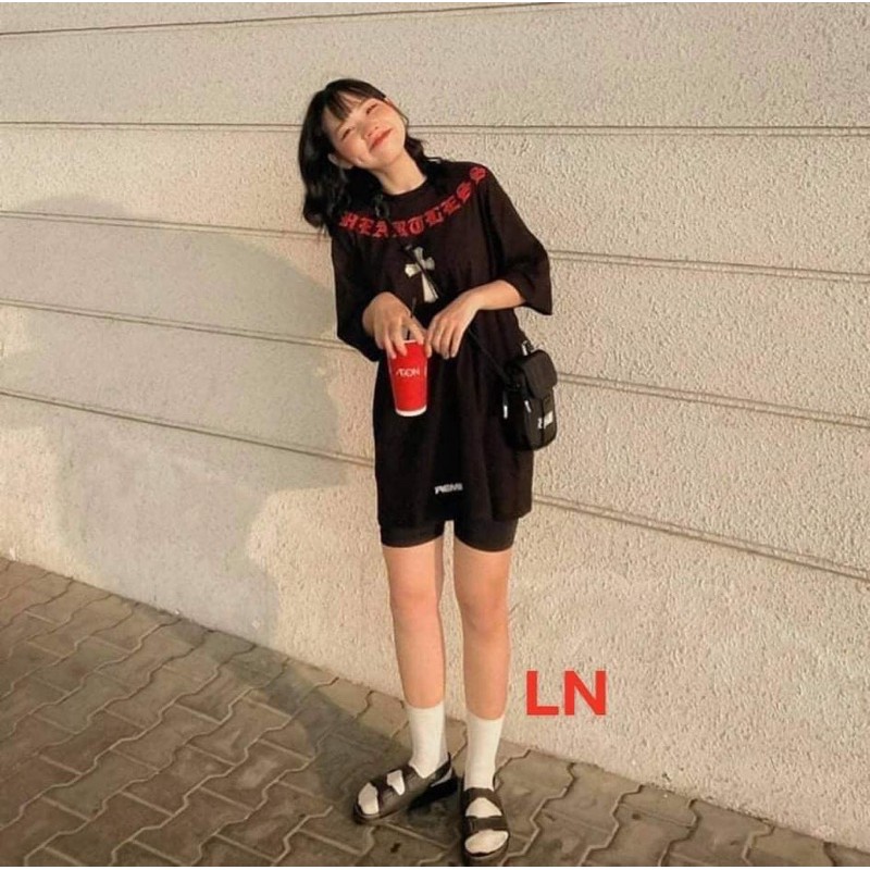 Áo phông chữ thập vòng cổ đỏ DA35