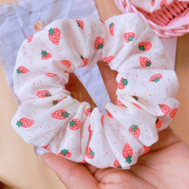 Scrunchies cột tóc hình quả dâu nhí