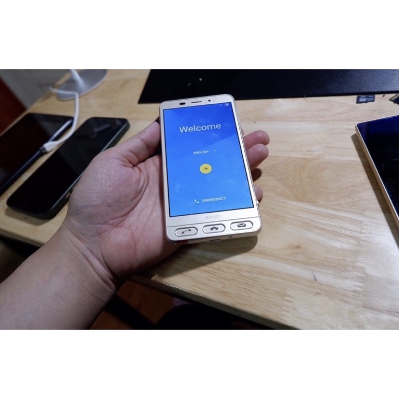 Điện thoại Sharp BASIO 2 SHV36 chơi game giá tốt