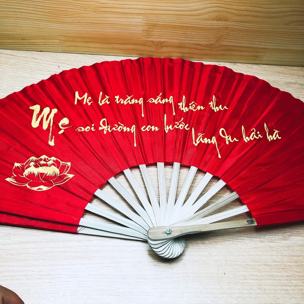 Quạt vải xếp chữ thư pháp quạt cầm tay bằng vải nan tre nhiều màu