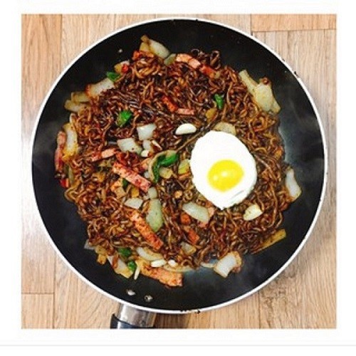 Nongshim Mì Japageti Oliu 140g - Nhập Khẩu Hàn Quốc