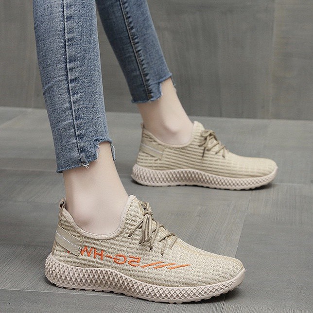 [Mã FAGREEN245 giảm 10% tối đa 30K đơn 99K] Giày thể thao nữ vải dệt in chữ MWC NUTT- 0469 | BigBuy360 - bigbuy360.vn