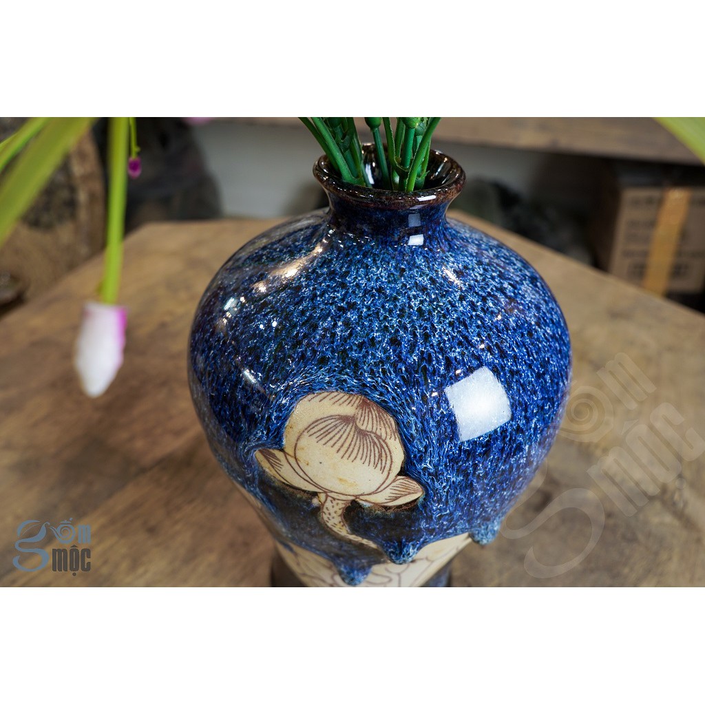 Bình hoa men hỏa biến xanh đá khắc sen nâu, dáng đùi dế, gốm sứ Bát Tràng cao cấp