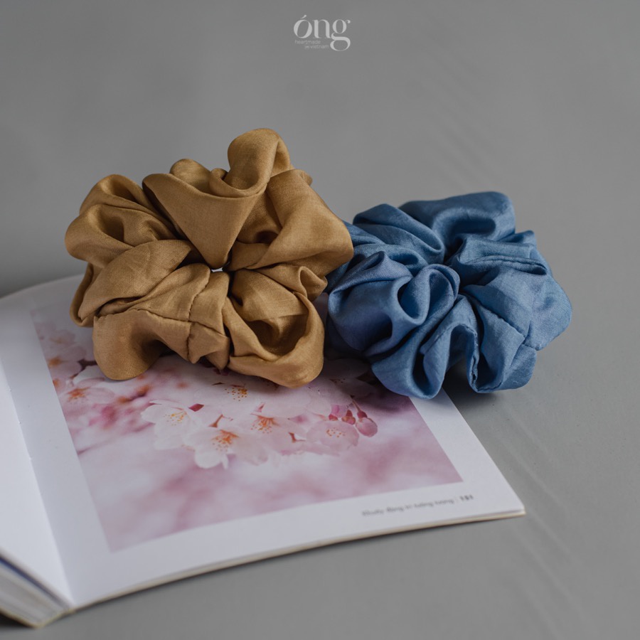 Set 2 Cột tóc lụa tơ tằm tự nhiên 100% Silk Scrunchies VN- ÓNG SILK - Nhuộm màu an toàn cho da- Mềm nhẹ, không gây đứt t