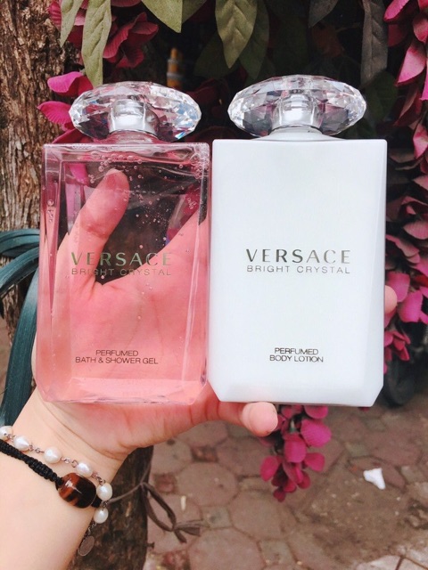 Sữa dưỡng thể nước hoa VERSACE BRIGHT CRYSTAL PERFUMED BODY LOTION ! 200ml