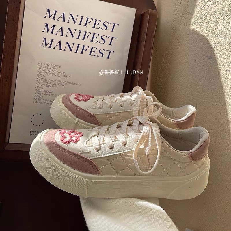 GIÀY THIẾT KẾ THÊU HOA SIÊU ĐỘC LẠ