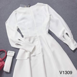 Váy trắng xòe thiết kế