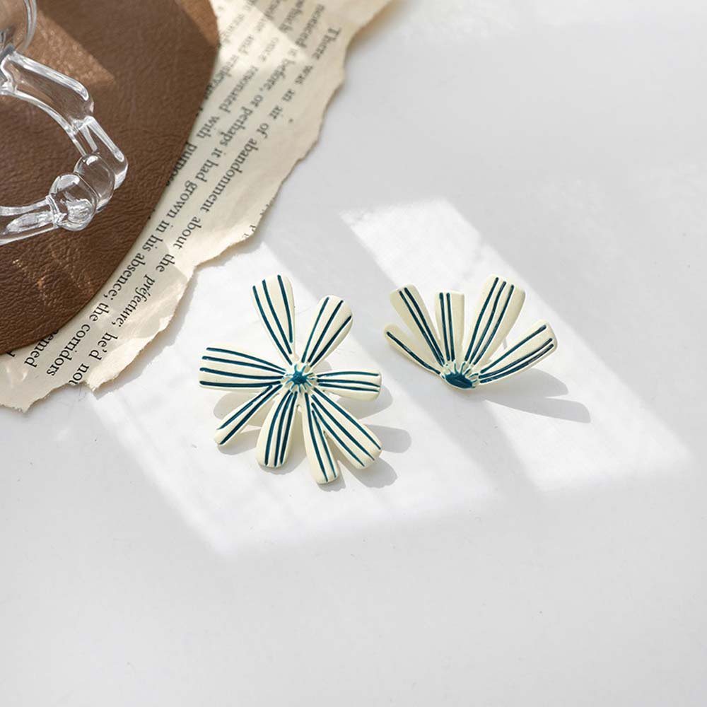 Khuyên Tai Nữ Trang Tạo Hình Độc Đáo