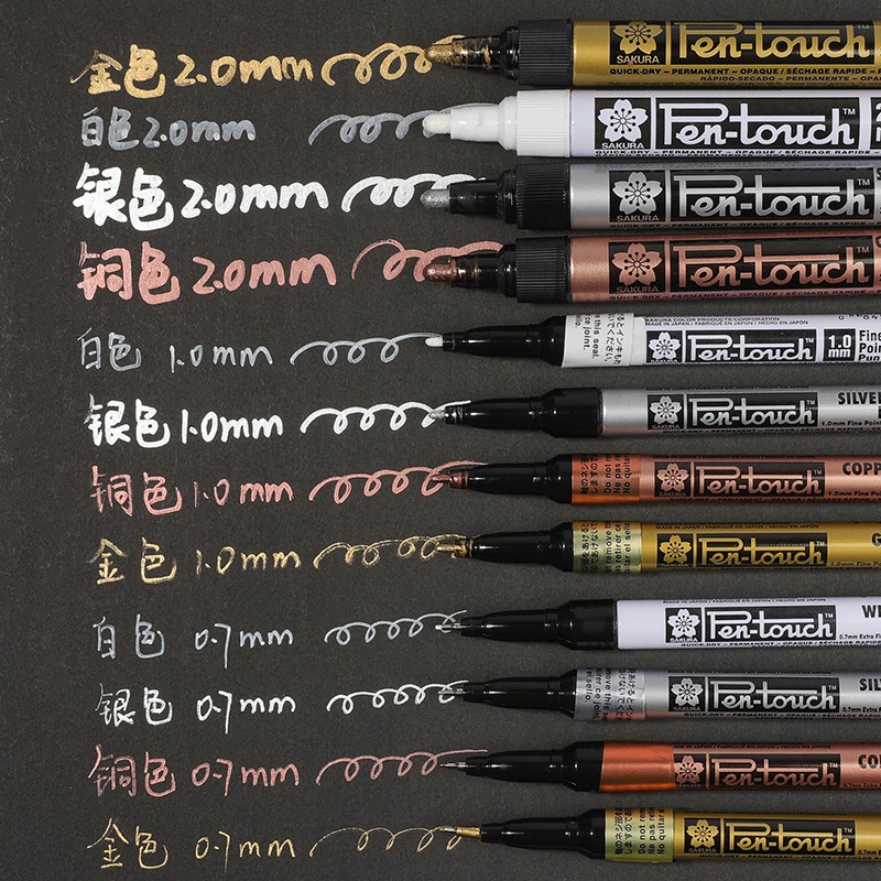 Bút Sơn Sakura Dùng Để Trang Trí Giấy Đen Tiện Lợi