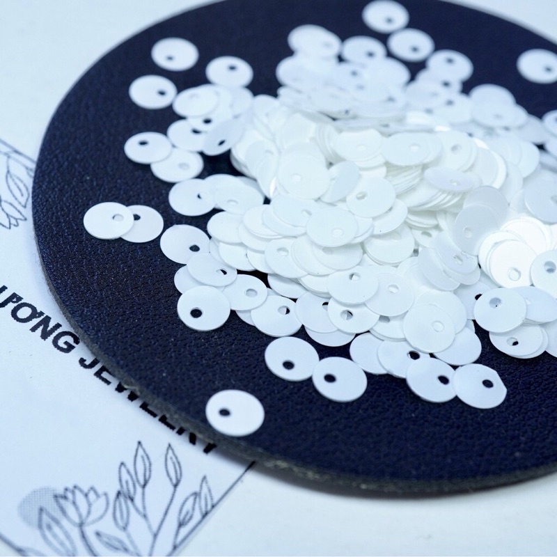 10gr kim sa tròn lệch lỗ 6mm và 8mm trang trí quần áo, phụ liệu handmade, trang trí điện thoại