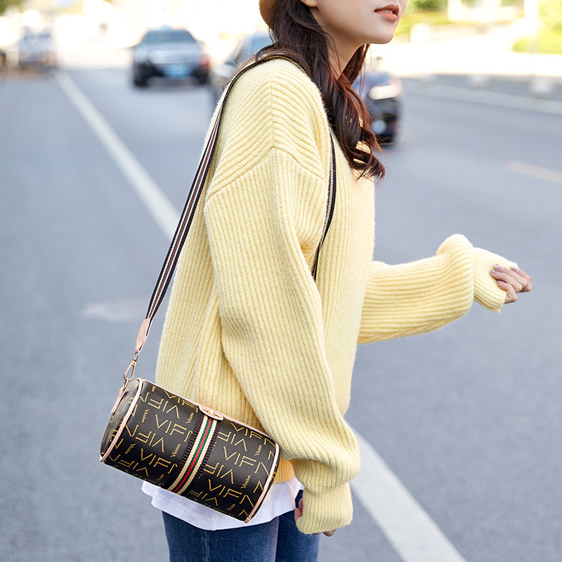 Túi Đeo Chéo Đựng Điện Thoại Hình Con Ong Phối Dây Ruy Băng Màu Tương Phản Thời Trang