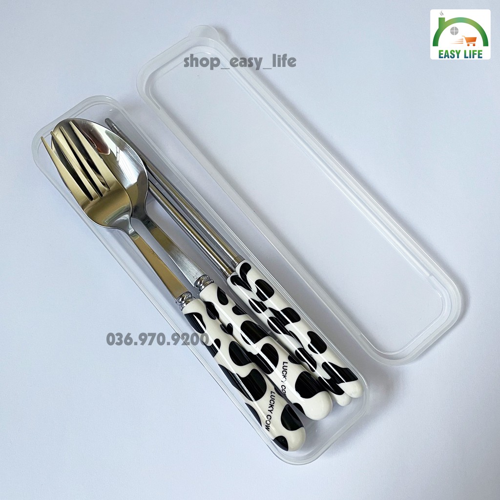 Bộ Thìa Đũa Dĩa Inox Cán Nhựa - Hộp Nhựa Trong, họa tiết bò sữa