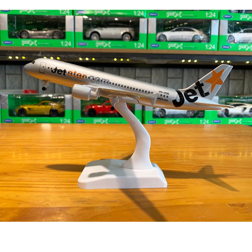 Mô hình máy bay Airbus A330 Jetstar Pacific 20cm hãng Aircraft Model