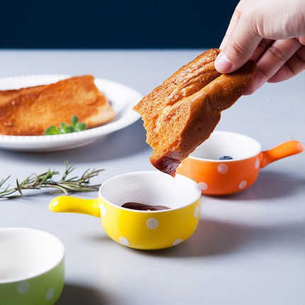 Bát sứ ăn dặm hình gáo chấm bi - Nhiều màu