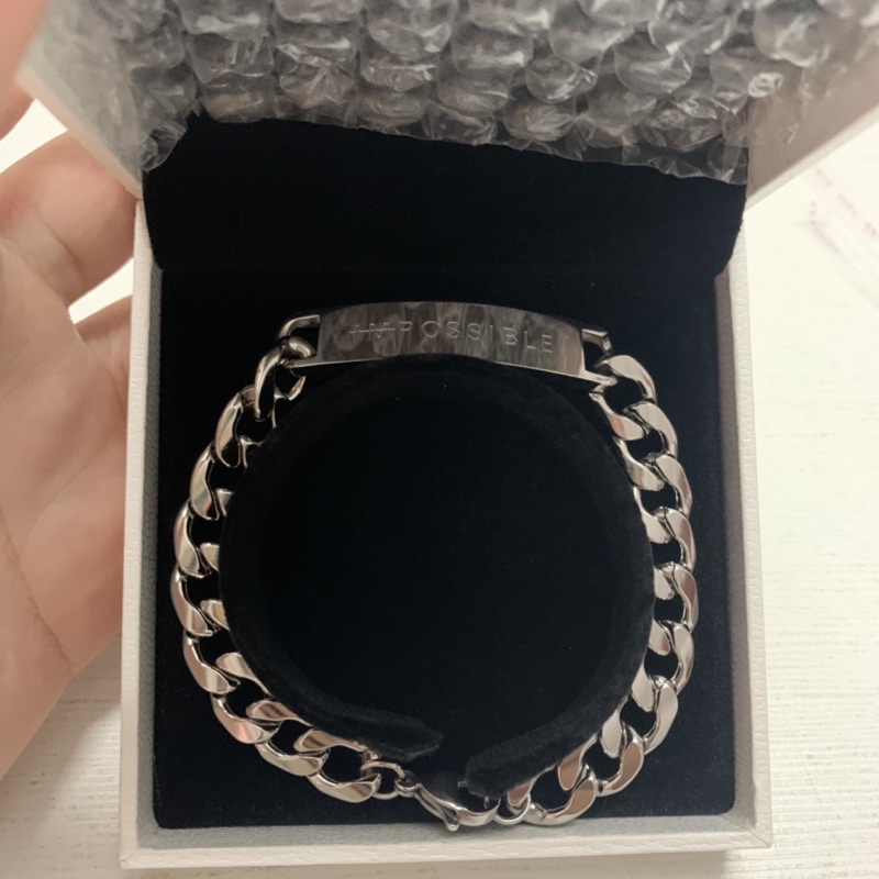 Vòng tay POSSIBLE privé alliance EXO BAEKHYUN có sẵn