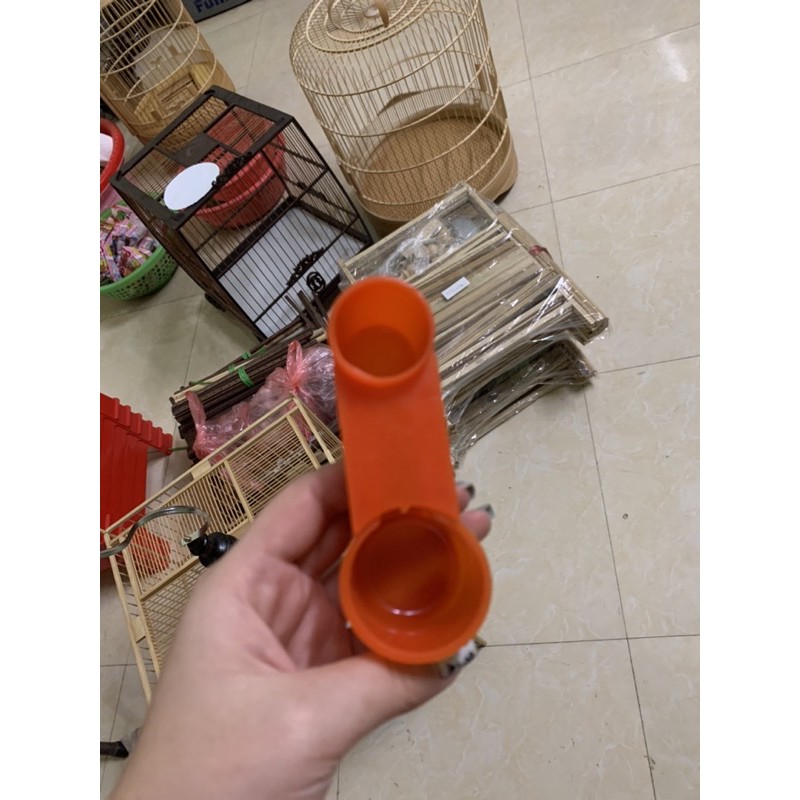 Nút chai uống nước cho chim, gà