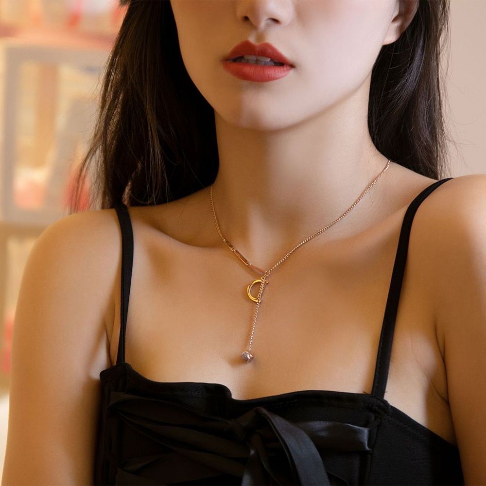 Dây chuyền Vòng cổ Chocker TITAN MẶT CHỮ CÁI D và M (không đen gỉ) HALLA DC117 DC118