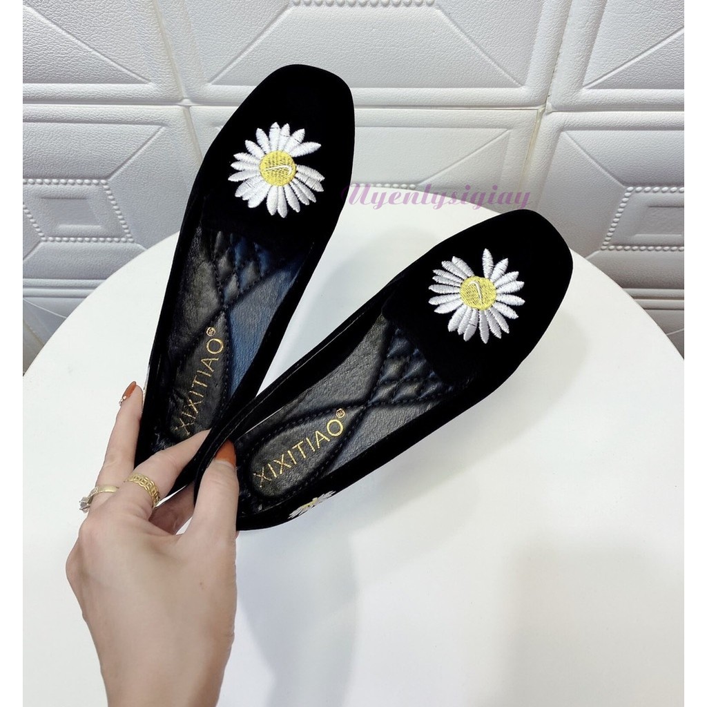 Giày búp bê nữ mũi vuông thêu hoa cúc phong cách Hàn quốc