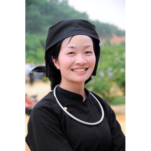 Khăn mỏ quạ của người Tày
