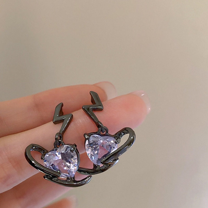 Khuyên Tai Hình Tia Sét Trái Tim Độc Đáo Phong Cách Hàn Quốc