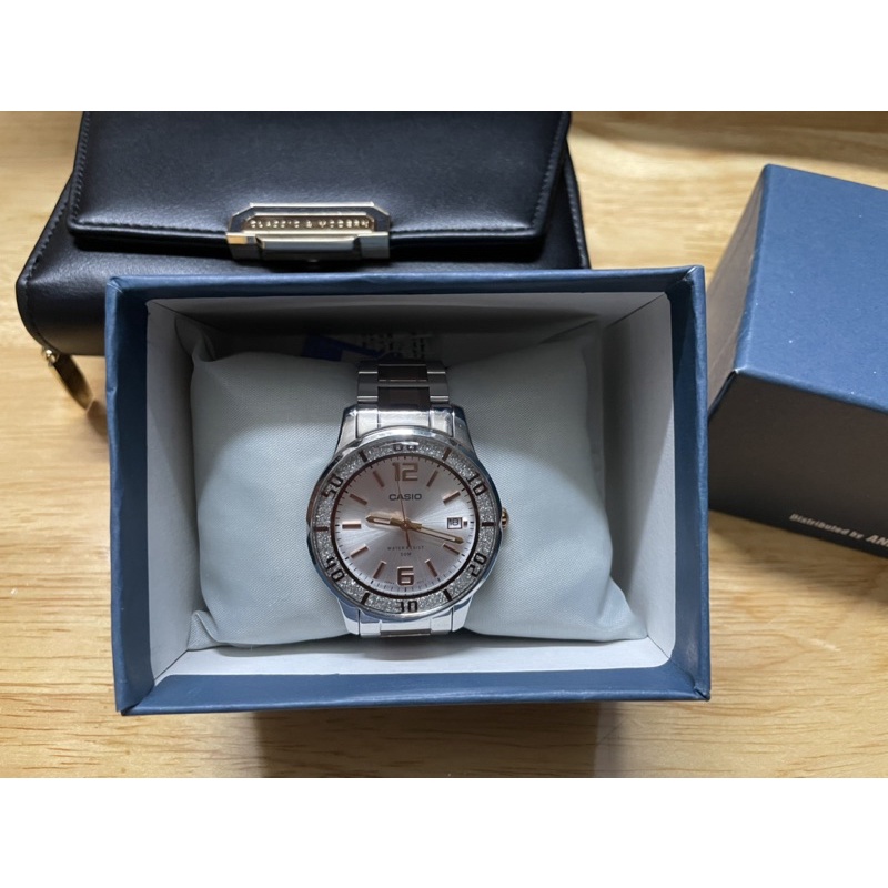 Đồng hồ casio nữ mới 99%