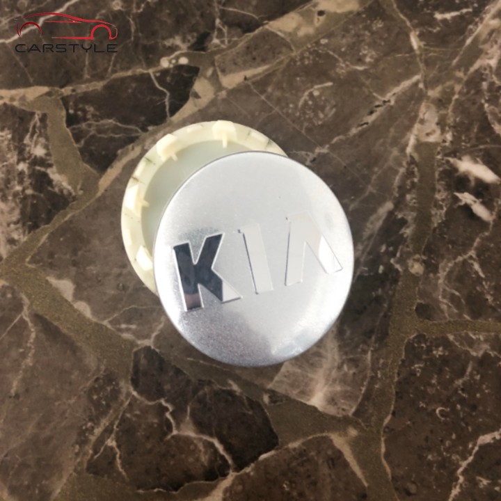 Logo chụp mâm bánh xe ô tô Kia 58mm màu đen và bạc K2 K5