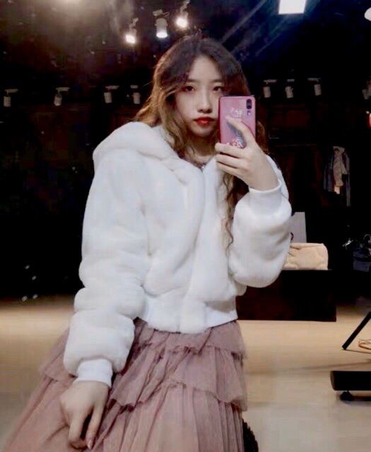 Áo lông croptop White Rabbit