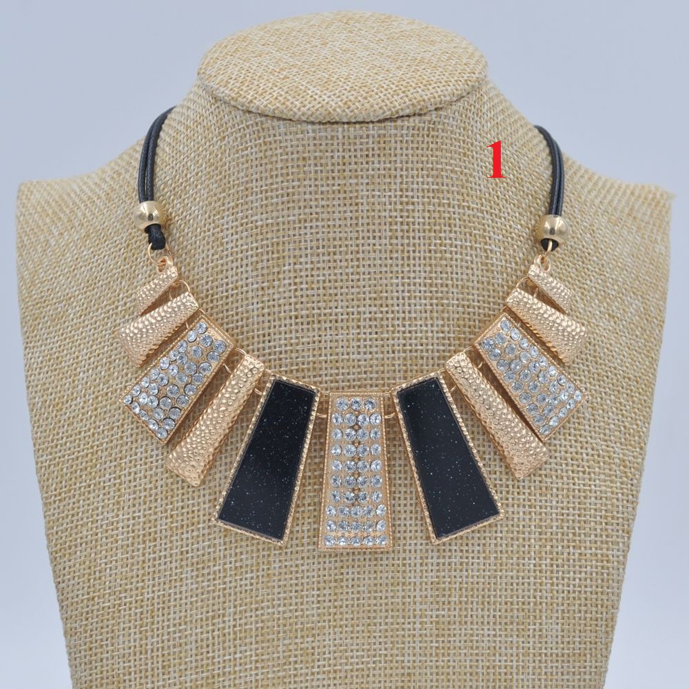 12 mẫu Vòng cổ thời trang - Phụ kiện váy áo