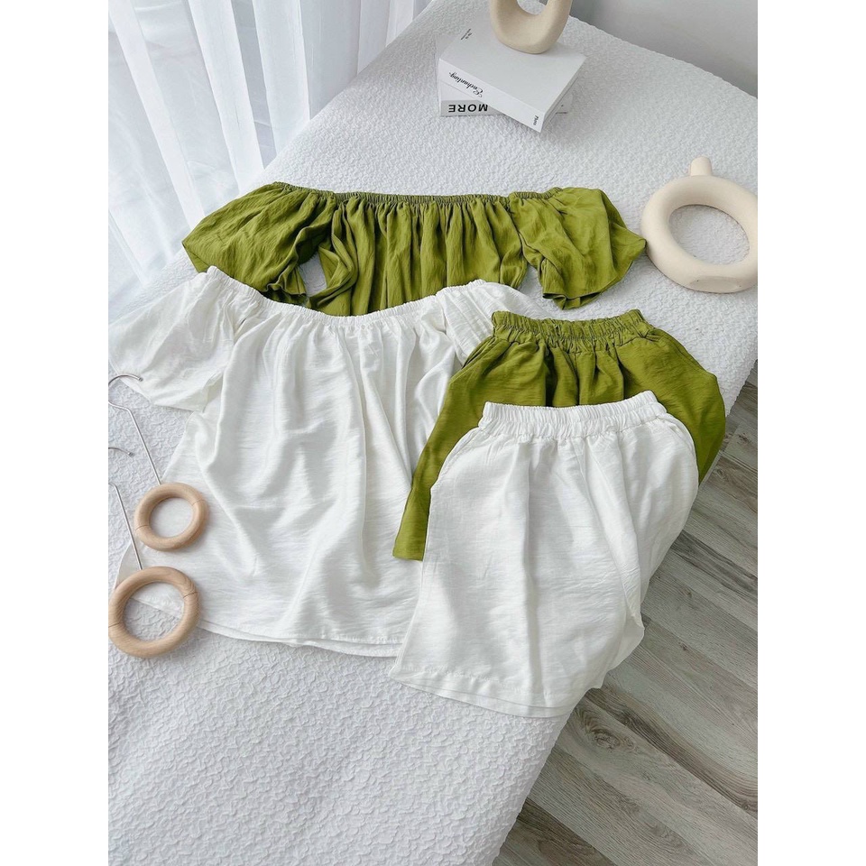 Set áo bẹt vai kèm quần short năng động, trẻ trung | BigBuy360 - bigbuy360.vn