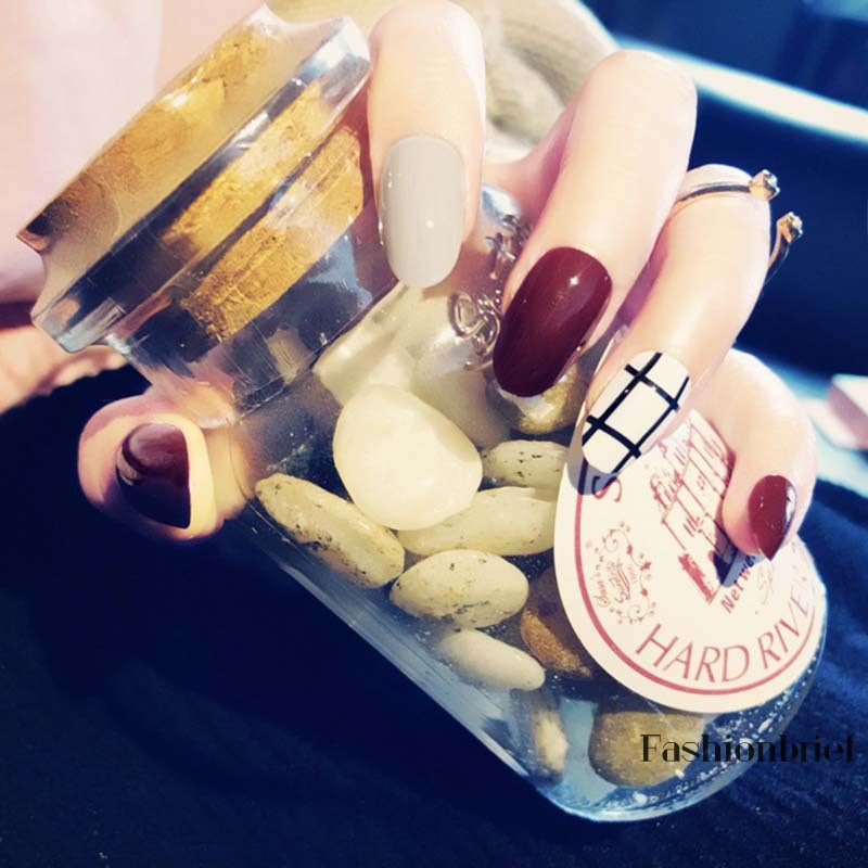 [Hàng mới về] Bộ 24 Móng Tay Giả Đầu Tròn Nhỏ Màu Đỏ Họa Tiết Lưới Hỗn Hợp Thời Trang Cuốn Hút