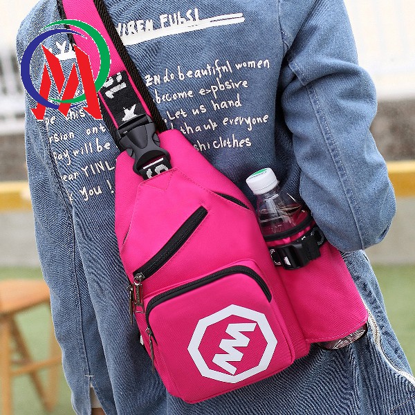 Balo bao tử chữ M có chổ đựng nước (4 màu) – Giao màu ngẫu nhiên