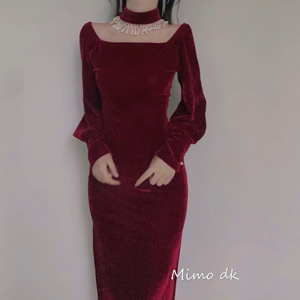 Đầm sườn xám nhung đỏ tay dài đính nút ngọc trai nhân tạo phong cách Trung Hoa retro