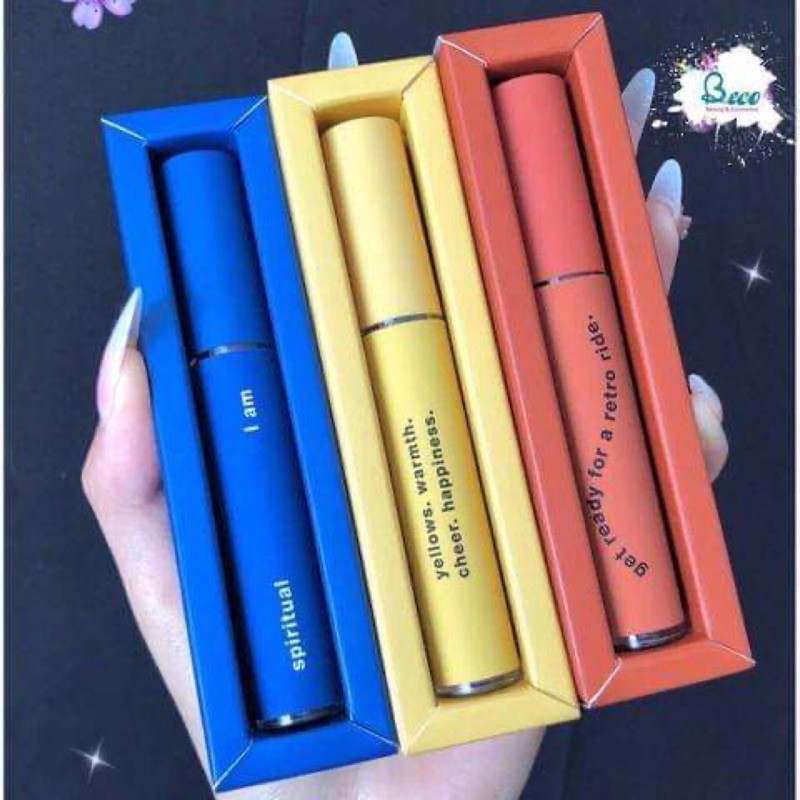 Bộ sưu tập 3CE Velvet Lip Tint Neo-Retrolism lần này là tập hợp của 3 màu: Đỏ Hồng Trầm; Cam Đất; Đỏ Nâu