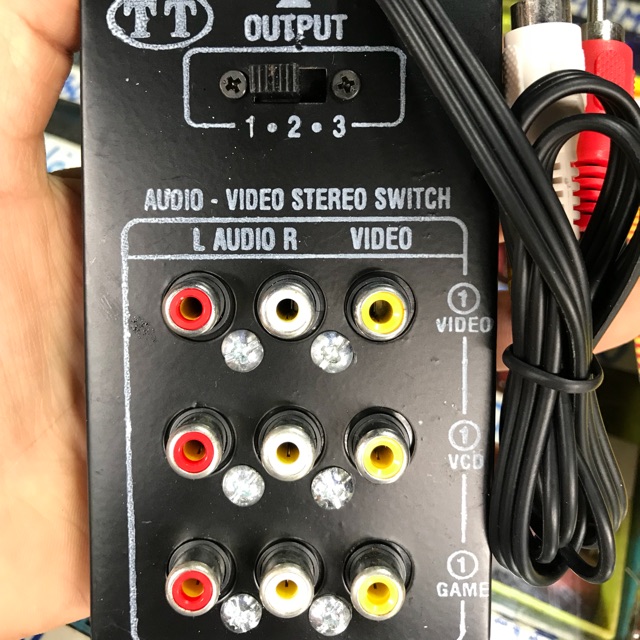 Bộ chia tín hiệu AUDIO- VIDEO STEREO Ra 3