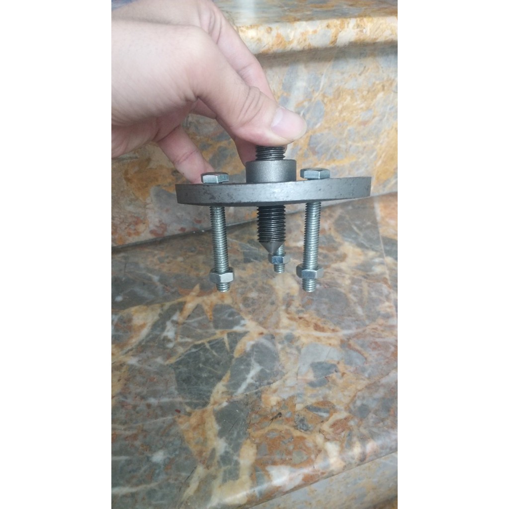 Vam mâm điện cảo vô lăng ya ốc đen