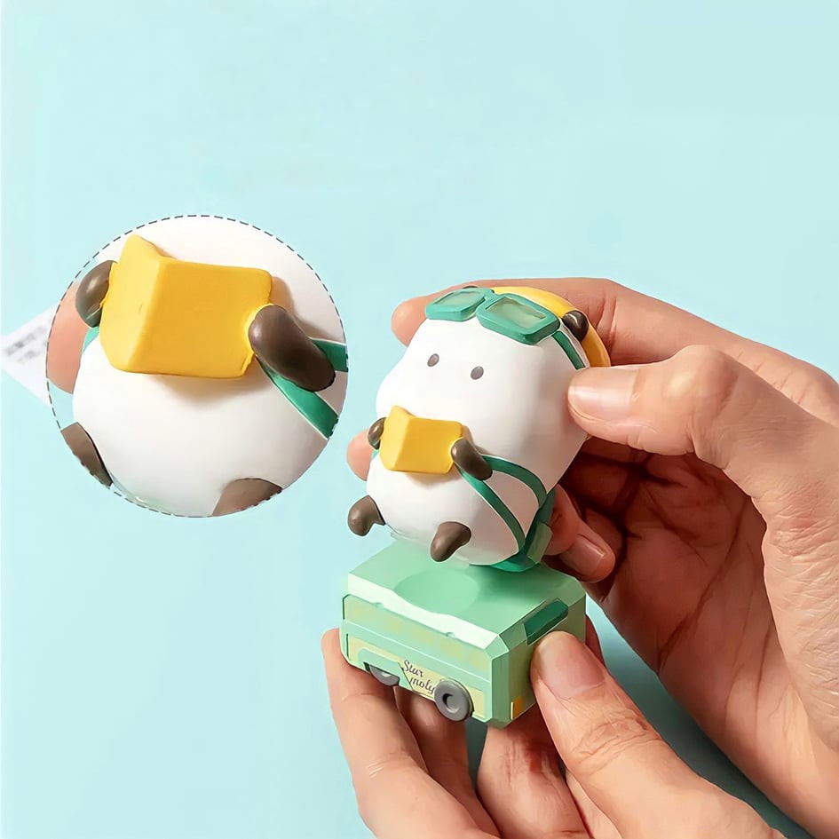 Mô hình phụ kiện trang trí Miniso máy tính để bàn món quà dễ thương