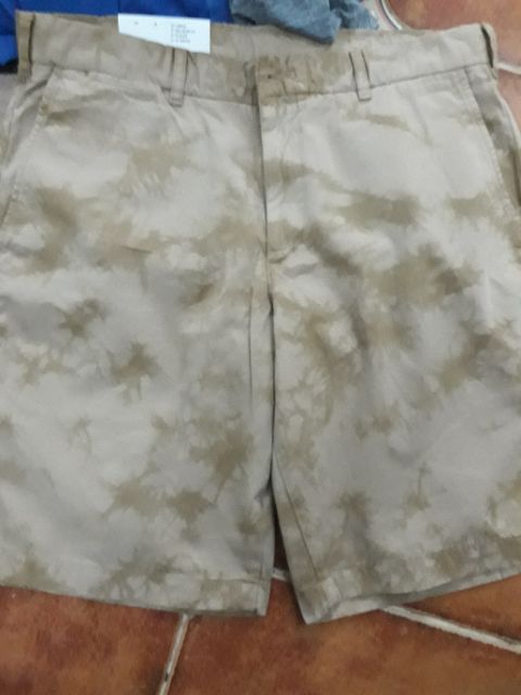 Quần sóc hoa văn chìm